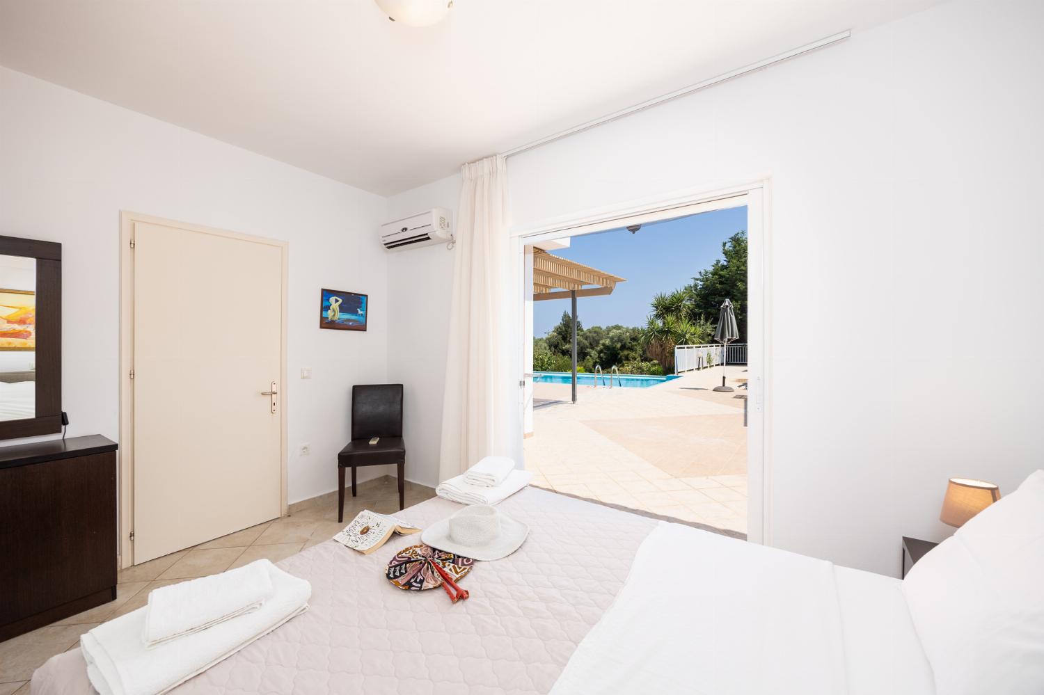 Double bedroom with en suite bathroom and A/C