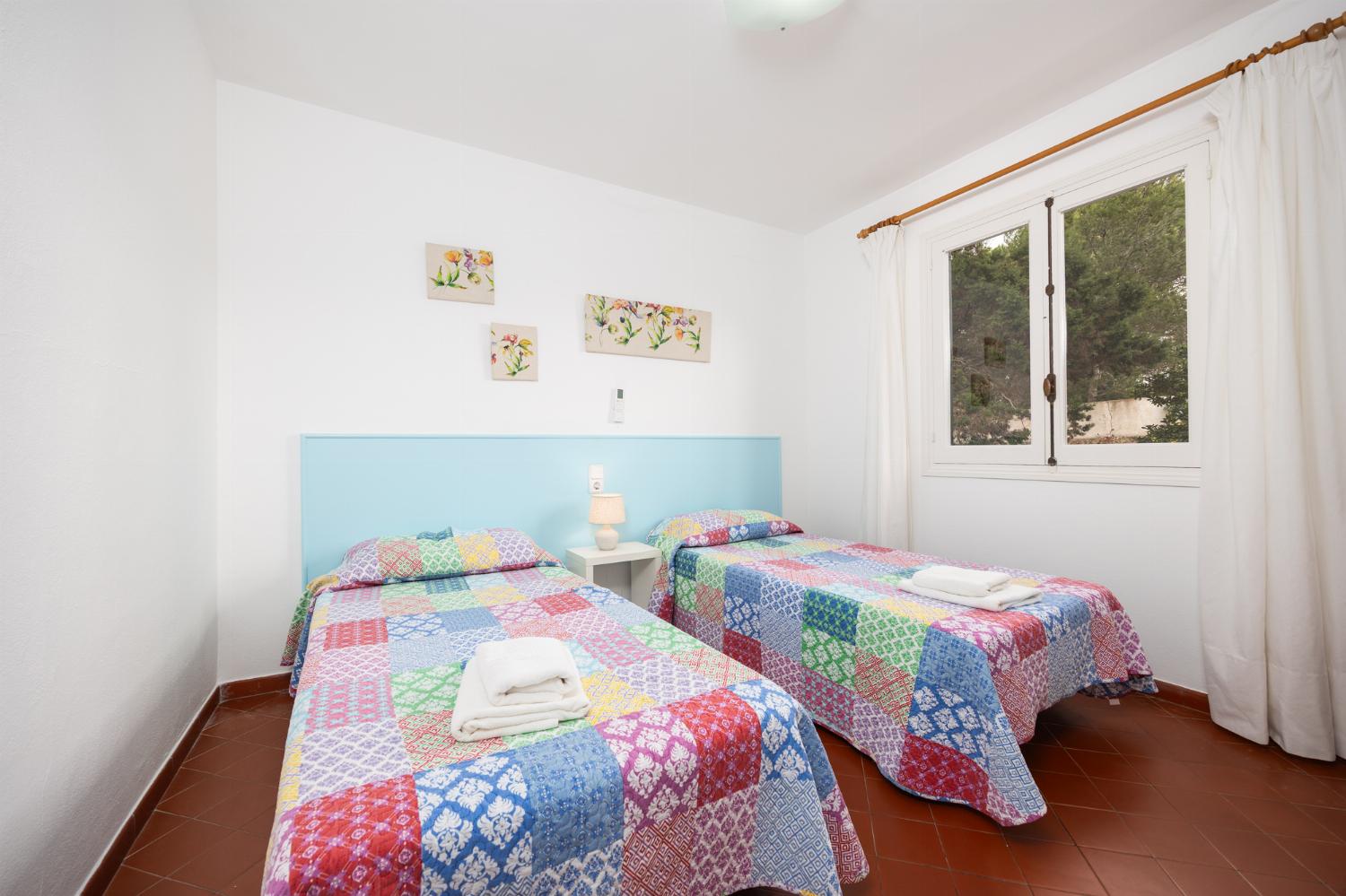 Twin bedroom with A/C