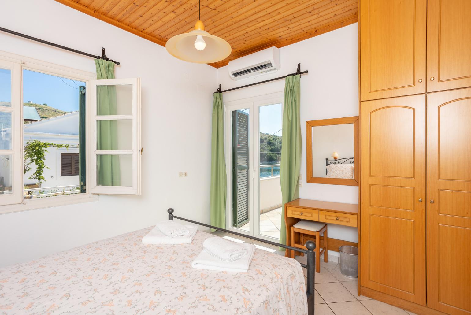 Double bedroom with A/C and terrace access