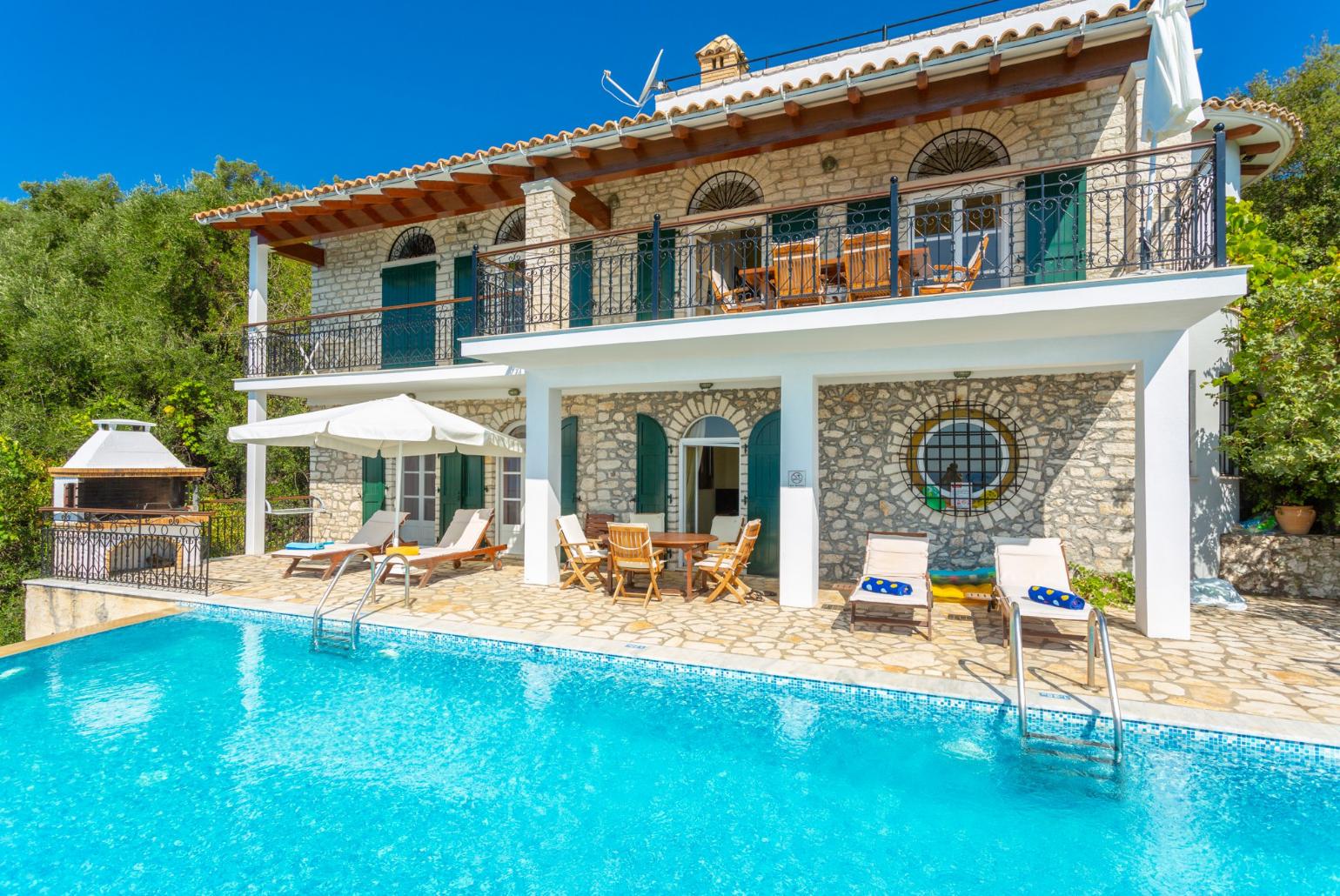 Beautiful villa with private infinity pool and terrace