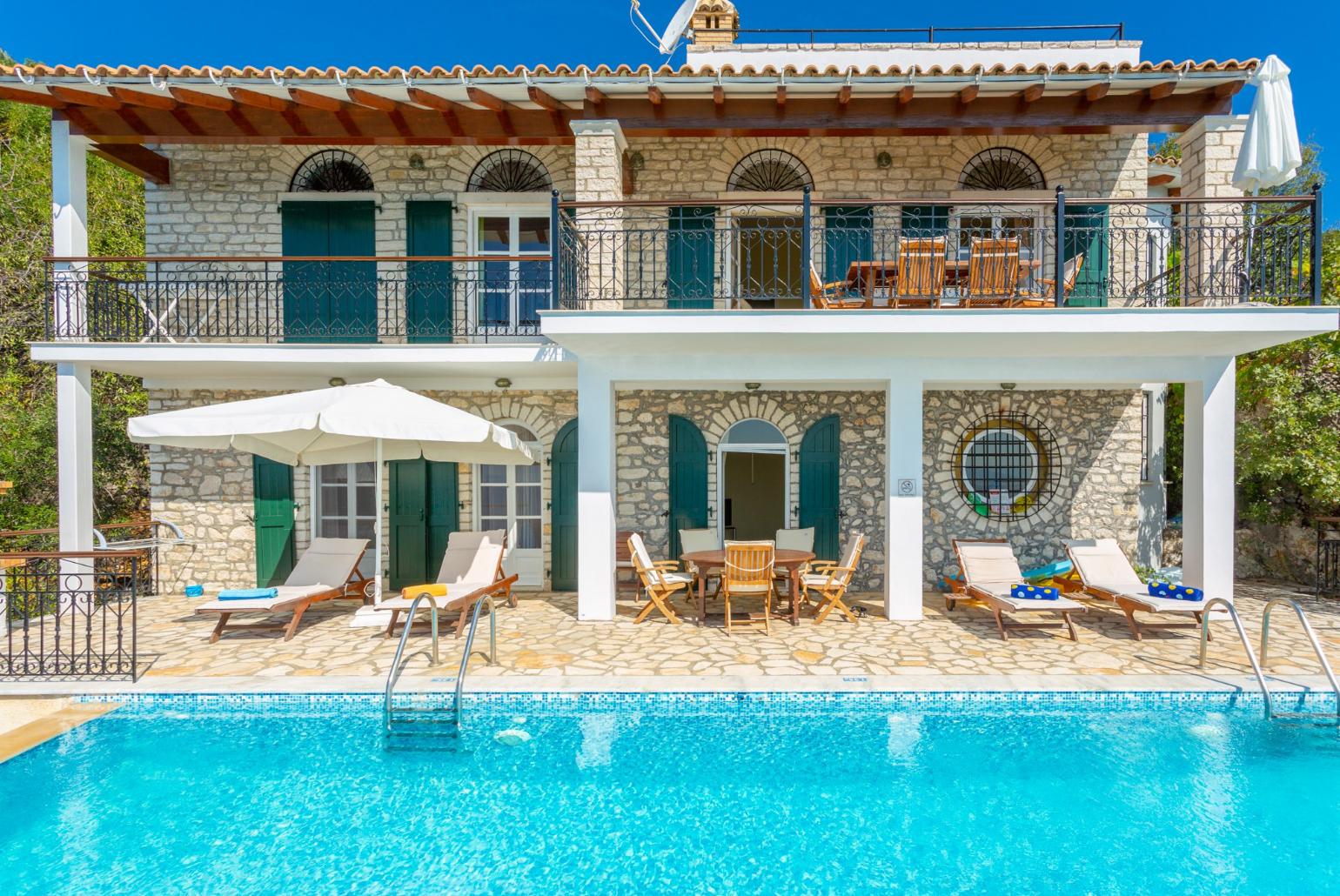 Beautiful villa with private infinity pool and terrace 