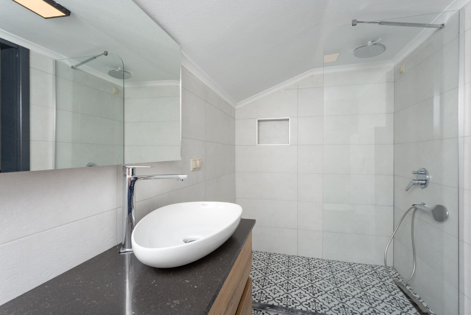 En suite bathroom with shower