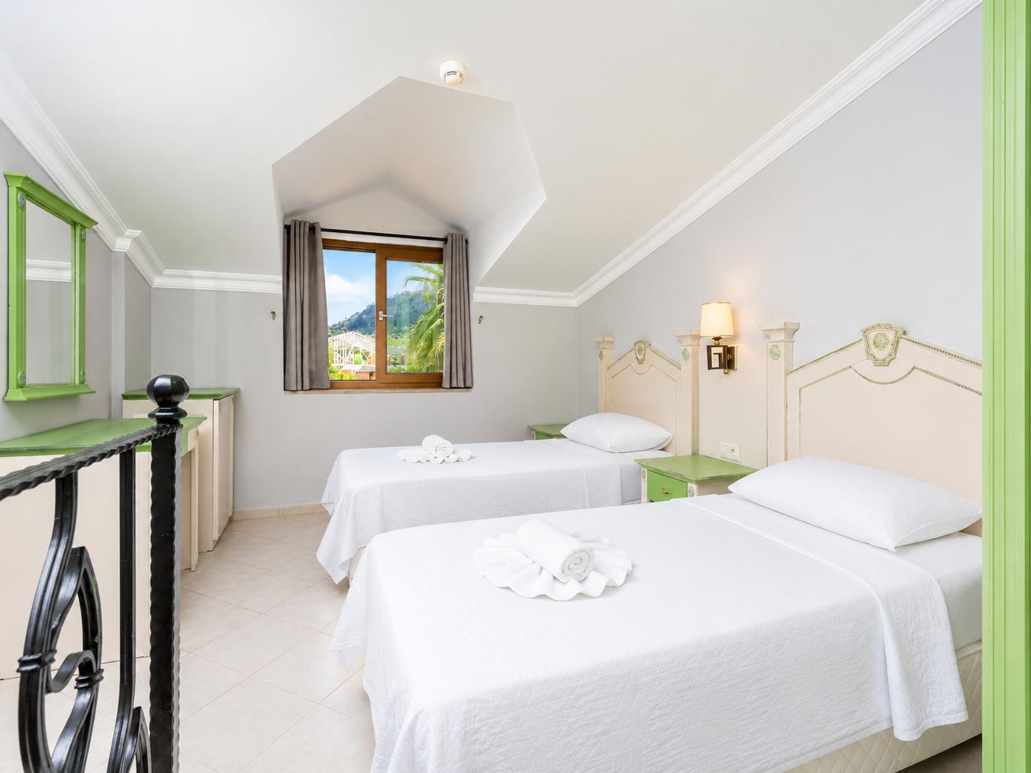 Twin bedroom with en suite bathroom and A/C