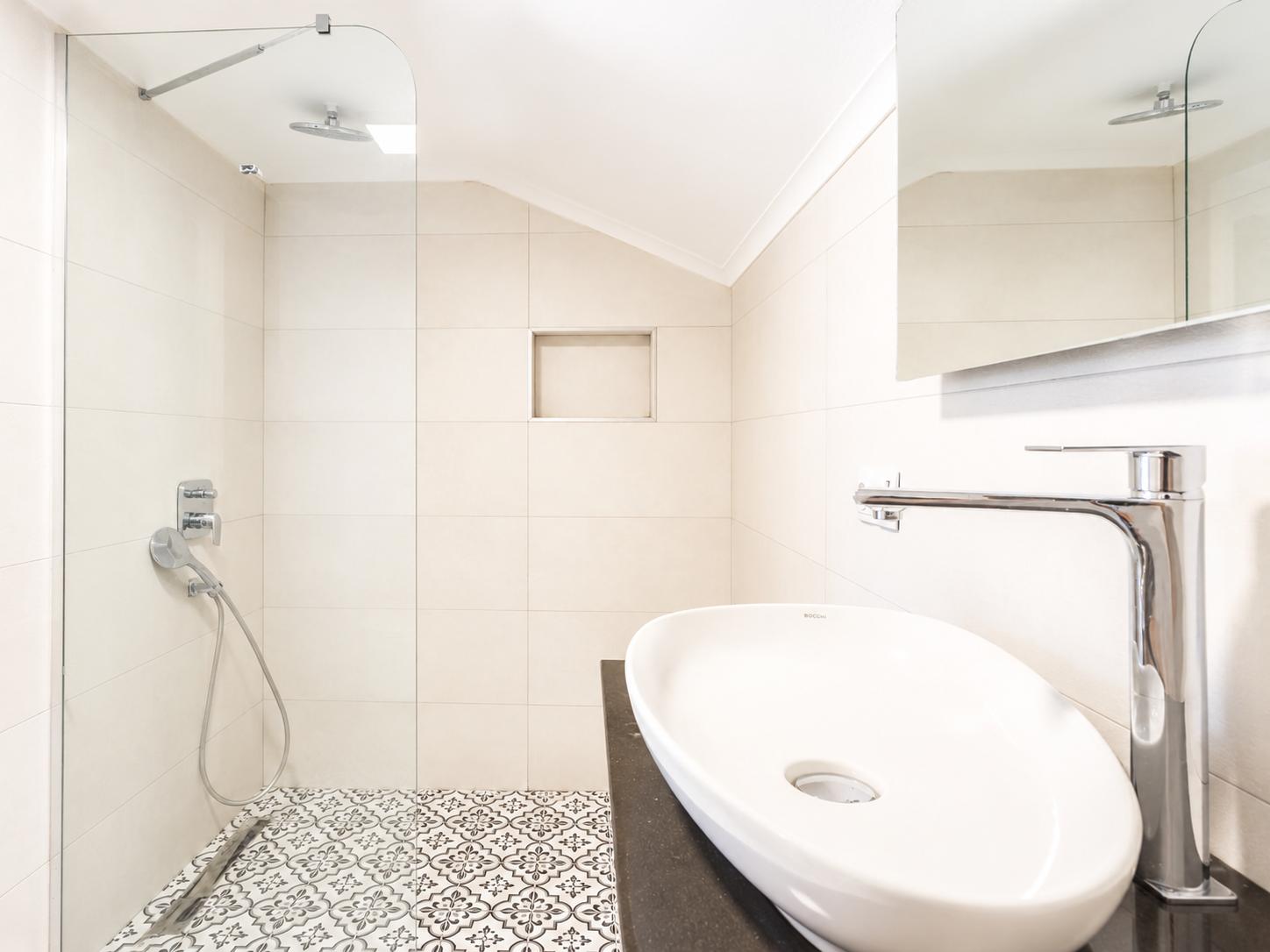 En suite bathroom with shower