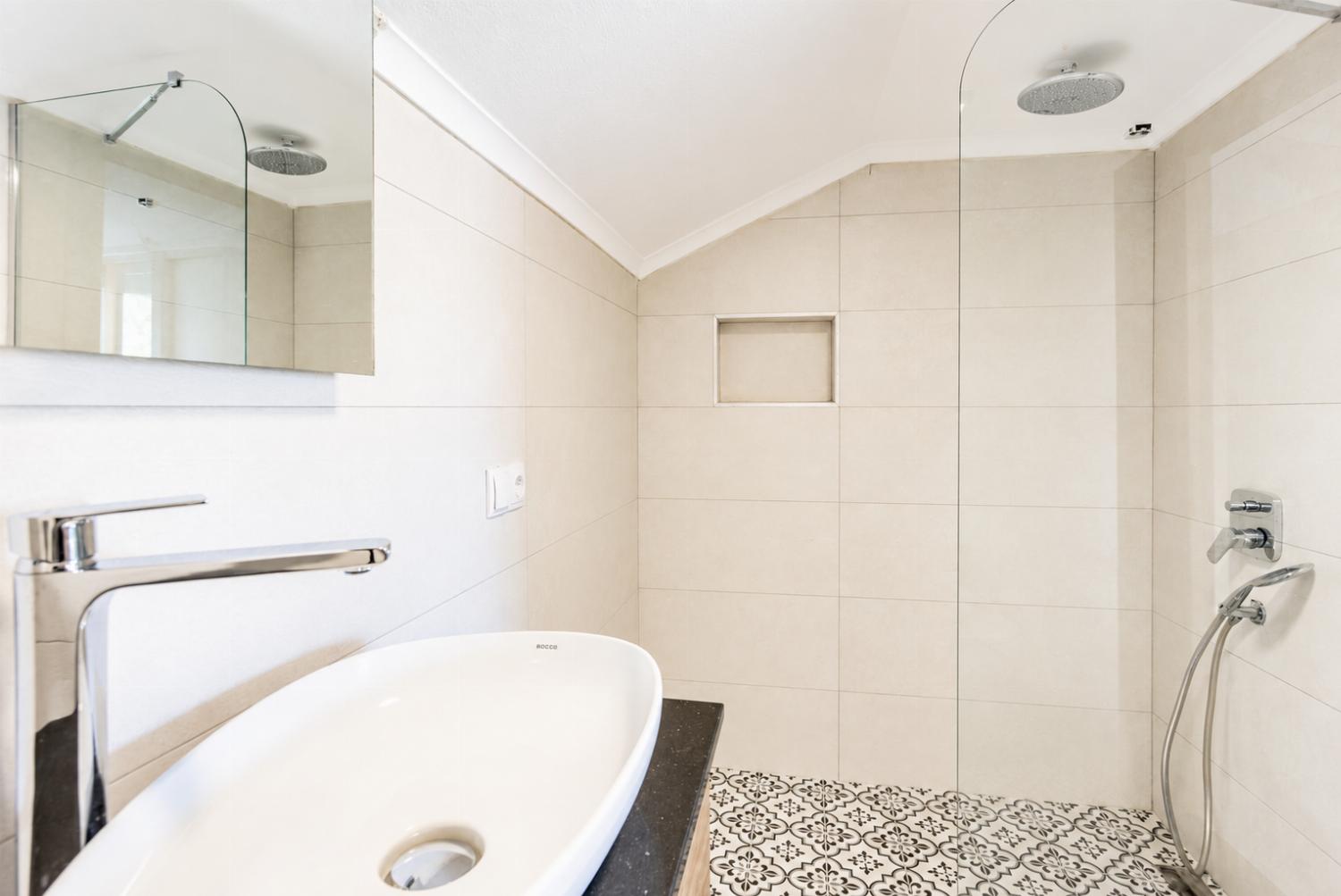 En suite bathroom with shower
