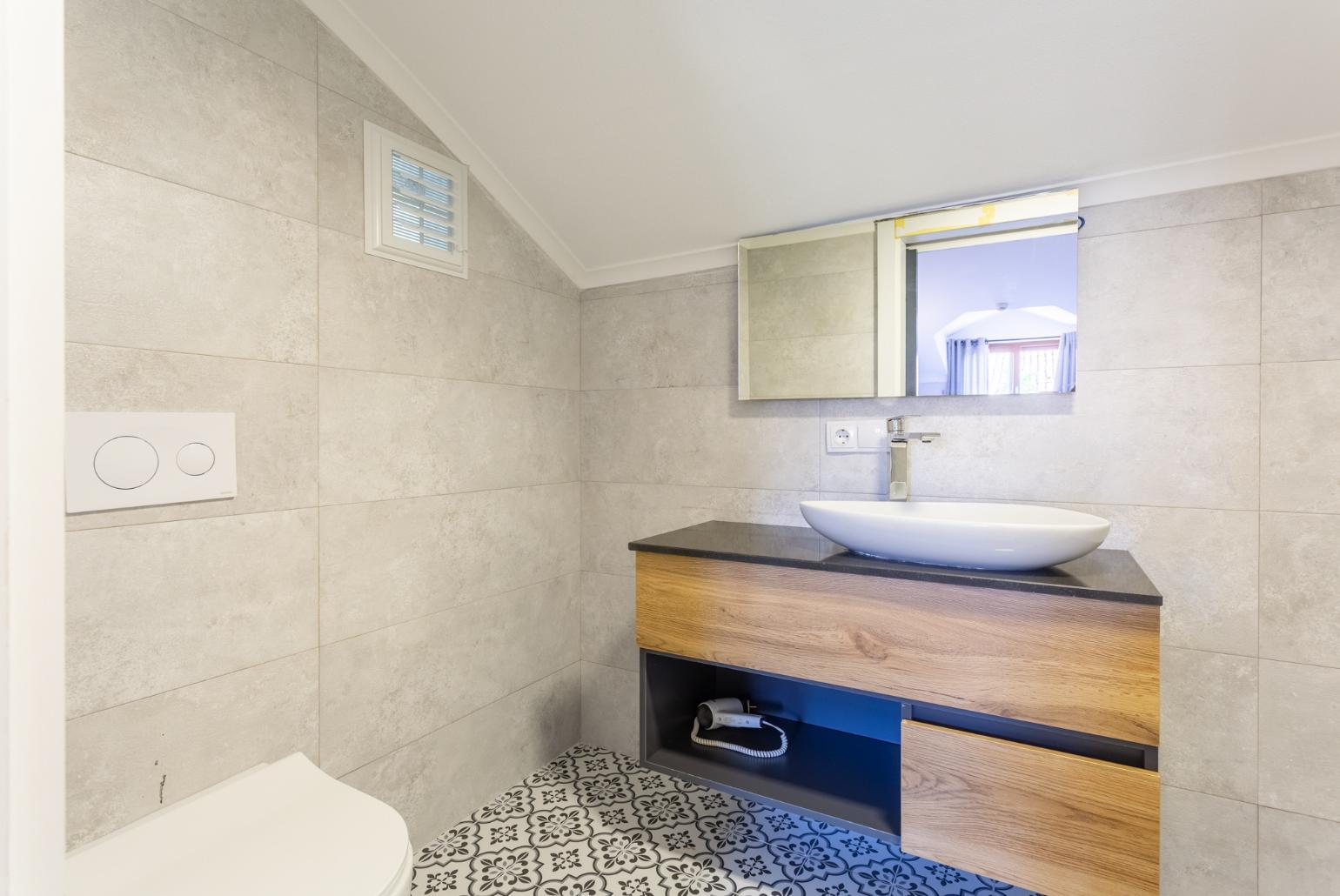 En suite bathroom with shower