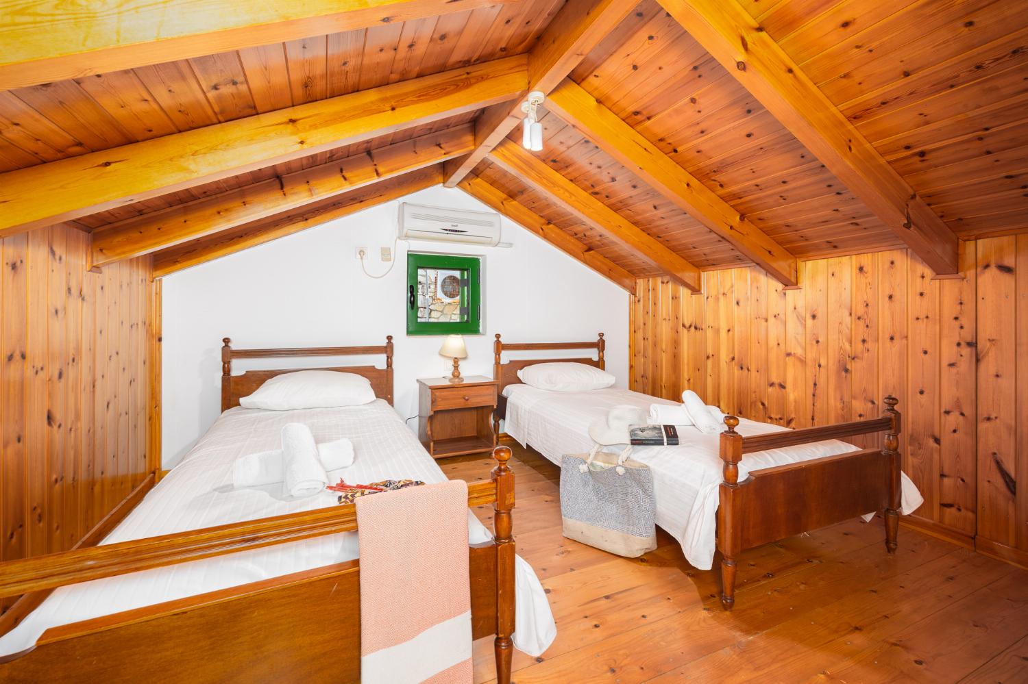 Twin bedroom with A/C and en suite W/C