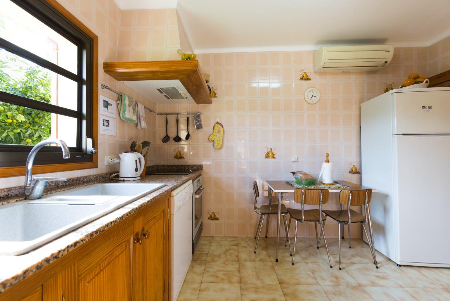 Equipped Kitchen with dining area