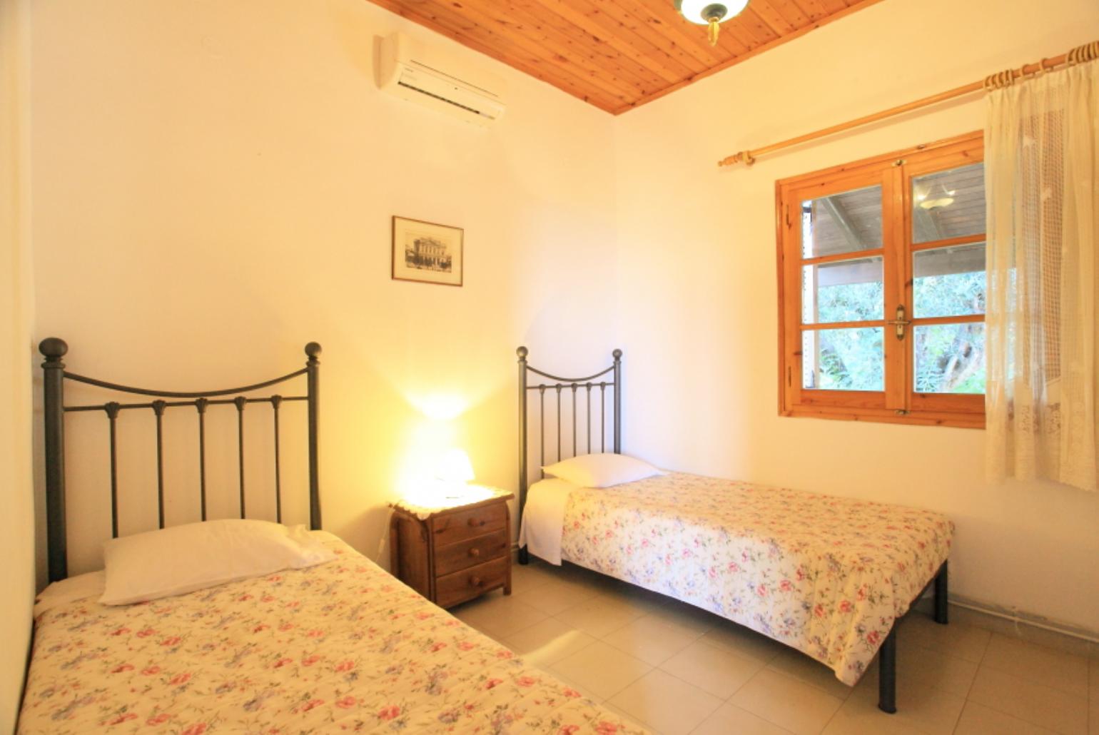 Twin bedroom with A/C