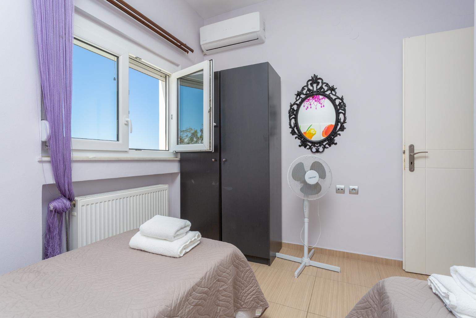 Twin bedroom with A/C