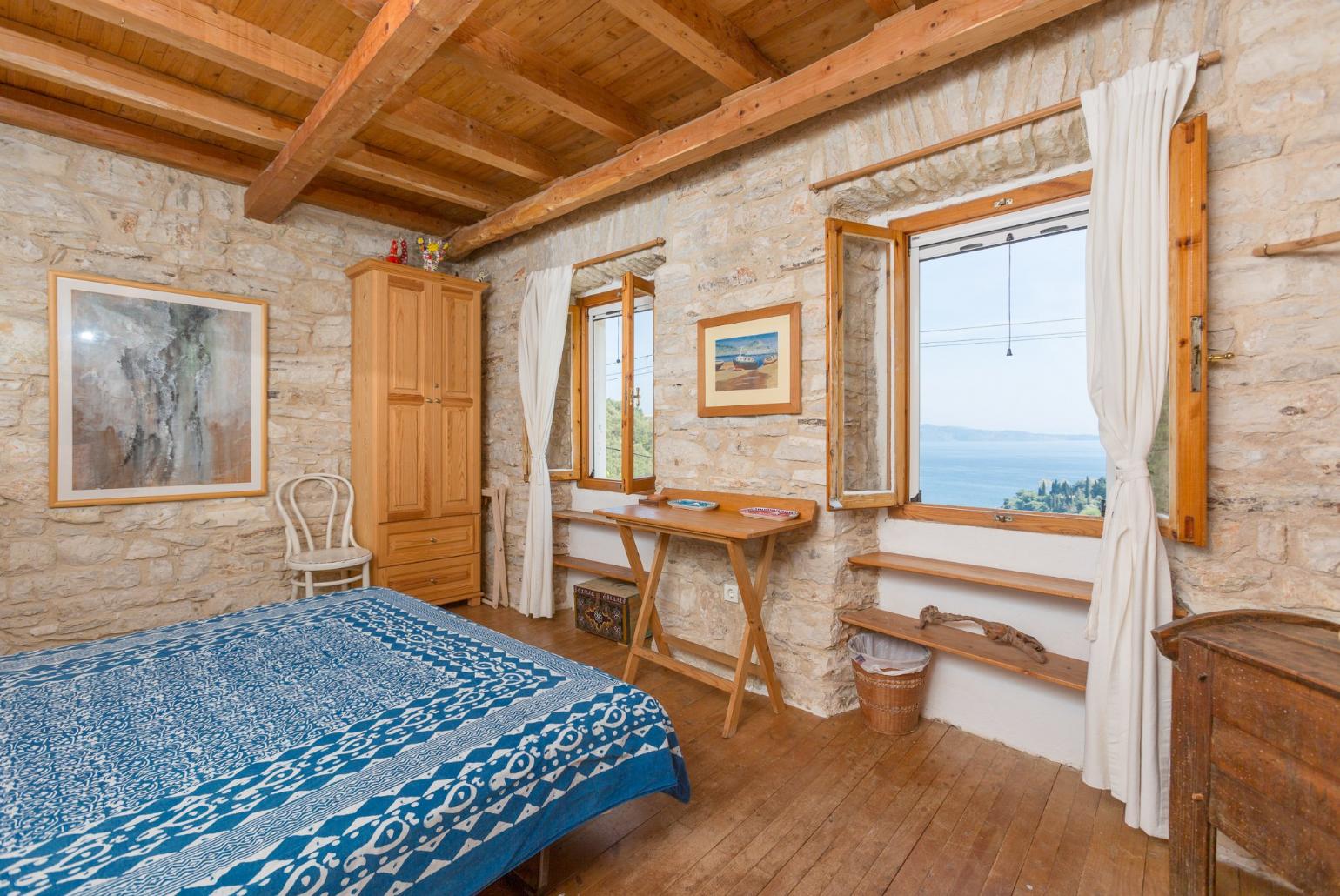 Twin bedroom on second floor with A/C and sea views