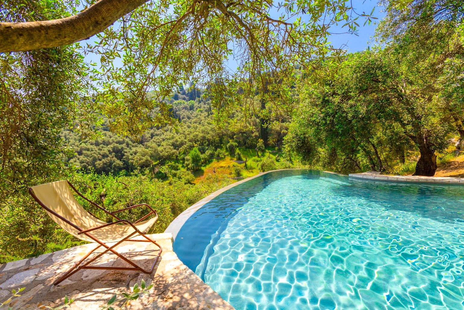 Private infinity pool and terrace