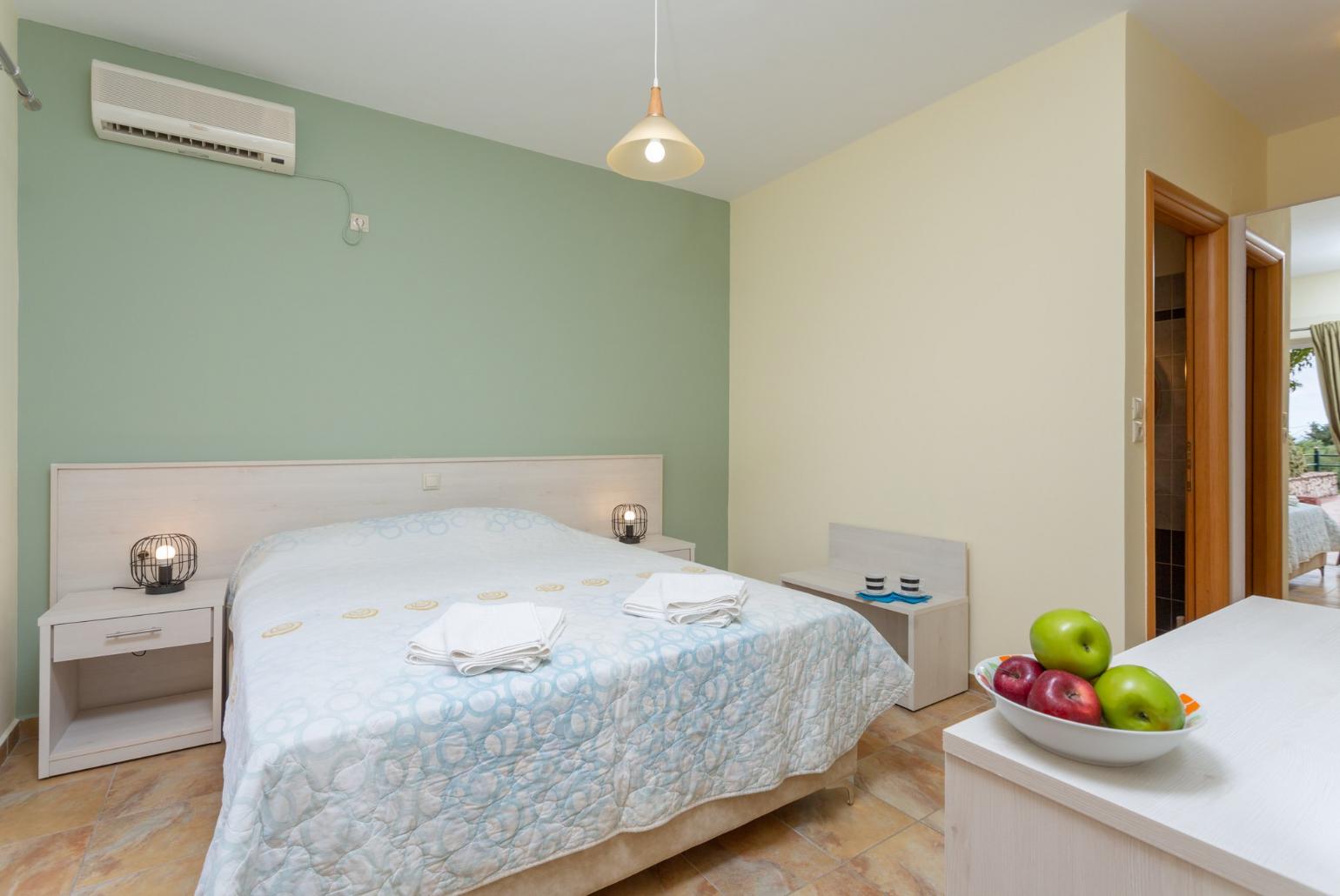 Double bedroom with en suite bathroom, A/C, and pool terrace access