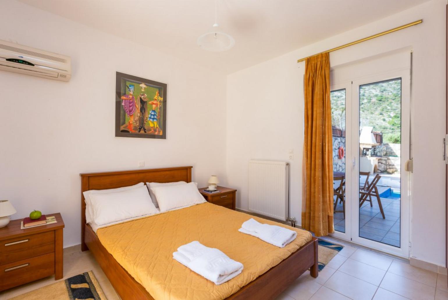 Double bedroom with A/C and terrace access