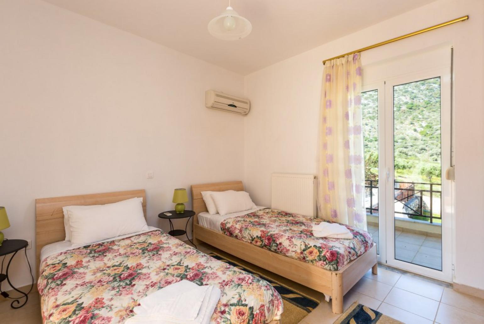 Twin bedroom with A/C and balcony access