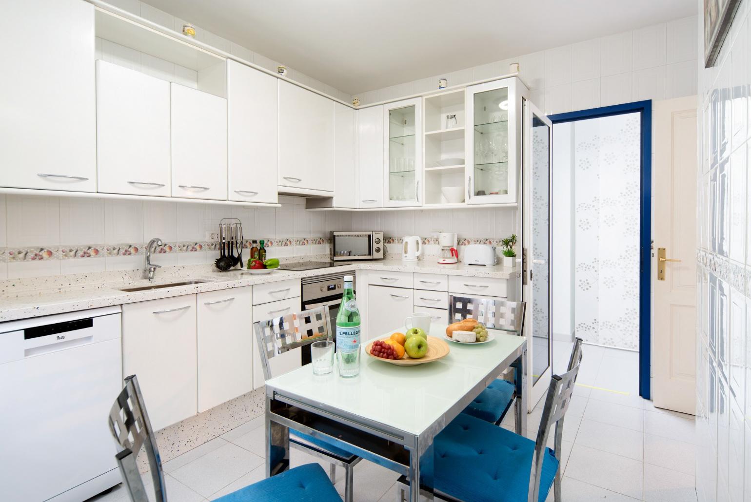 Equipped kitchen and dining area