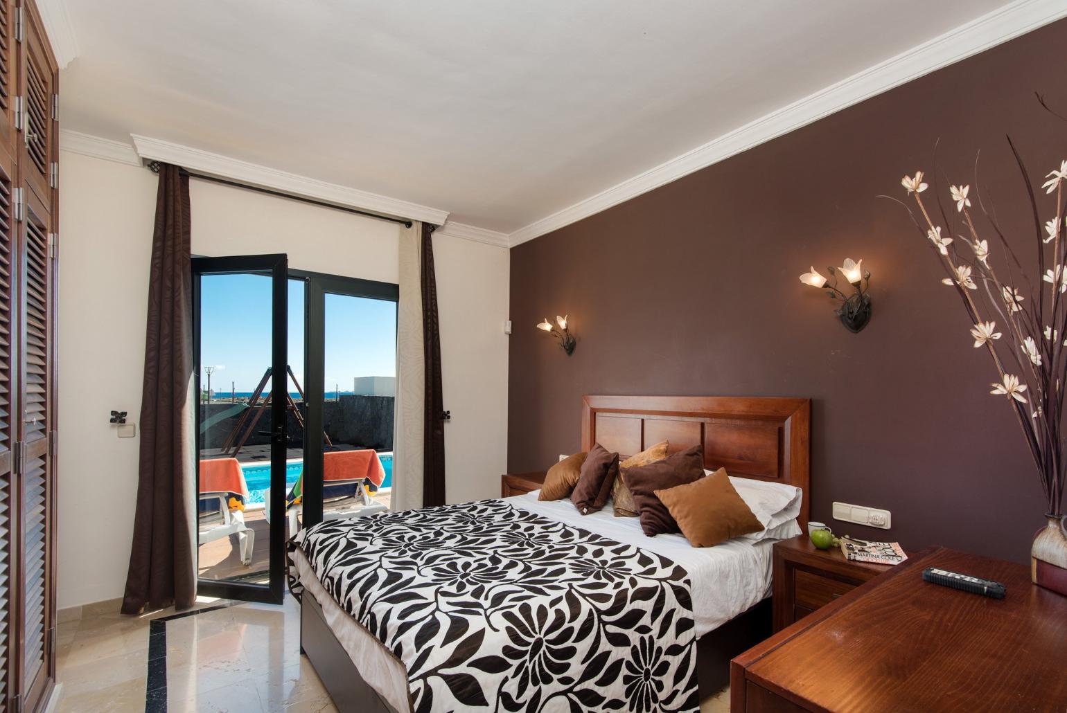 Double bedroom with A/C and terrace access