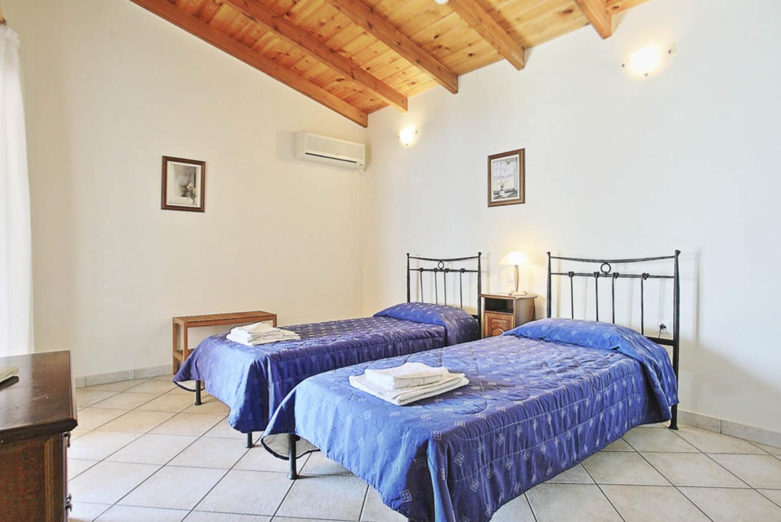 Twin bedroom with AC