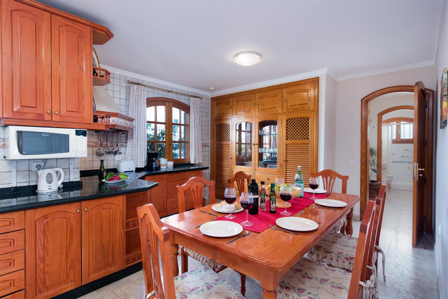 Equipped kitchen and dining area