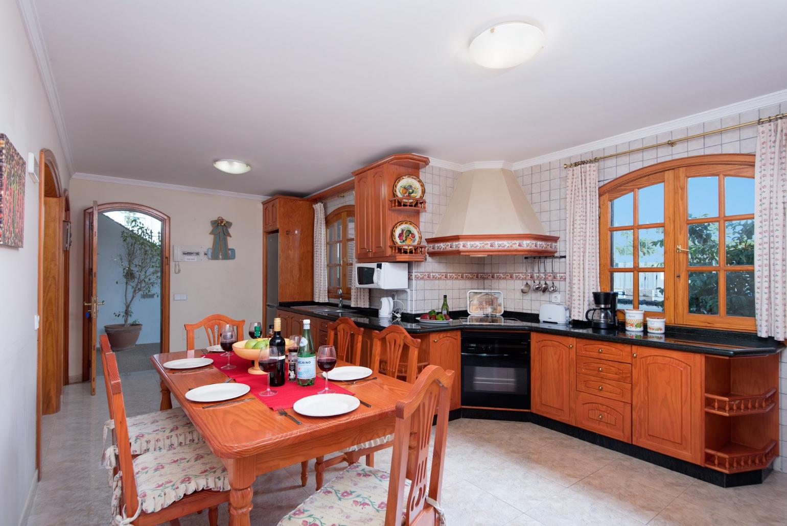 Equipped kitchen and dining area