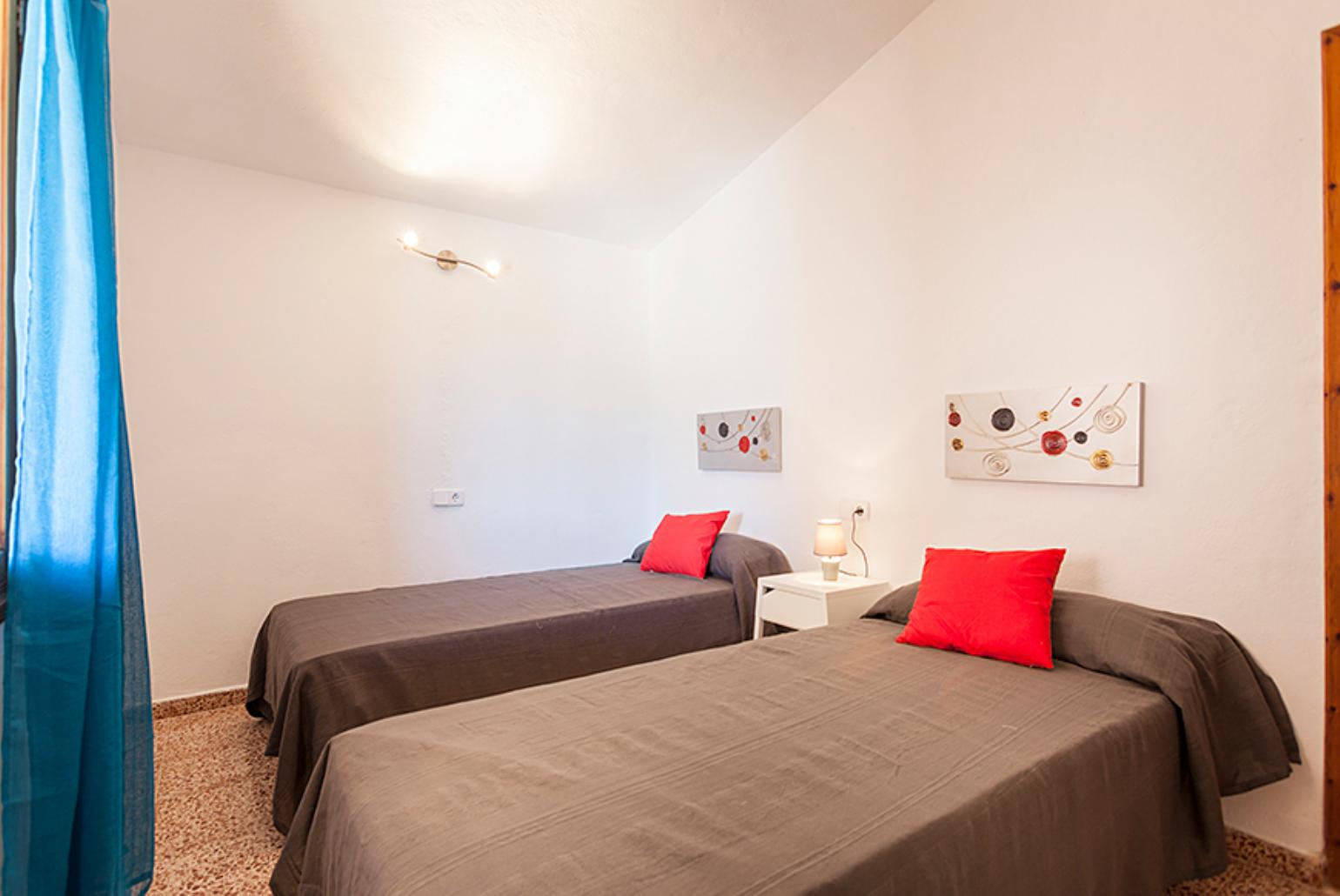 Twin bedroom with A/C