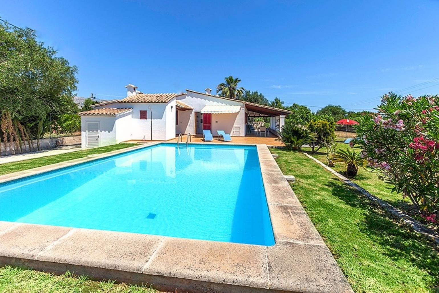 ,Beautiful Villa with Private Pool, Terrace and Garden