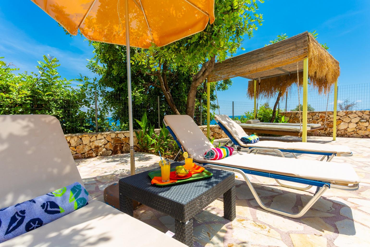 Sunbeds side table 