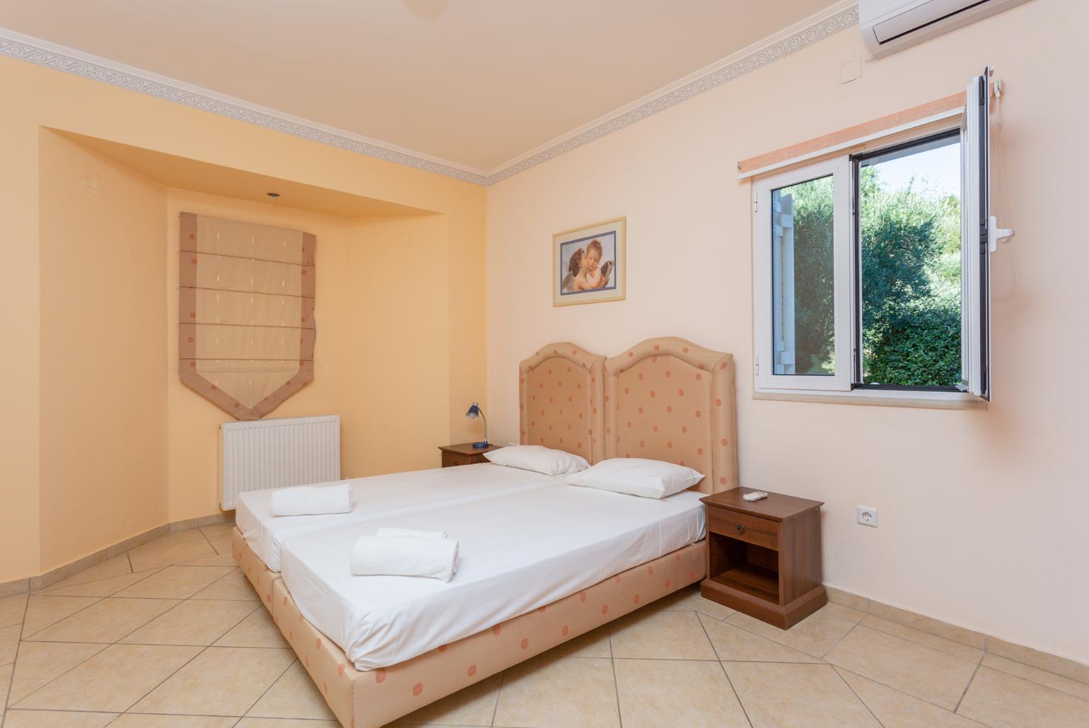 Twin bedroom with A/C