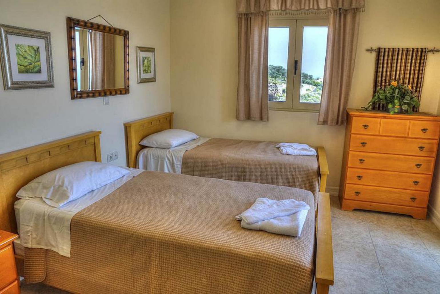 Twin bedroom with A/C