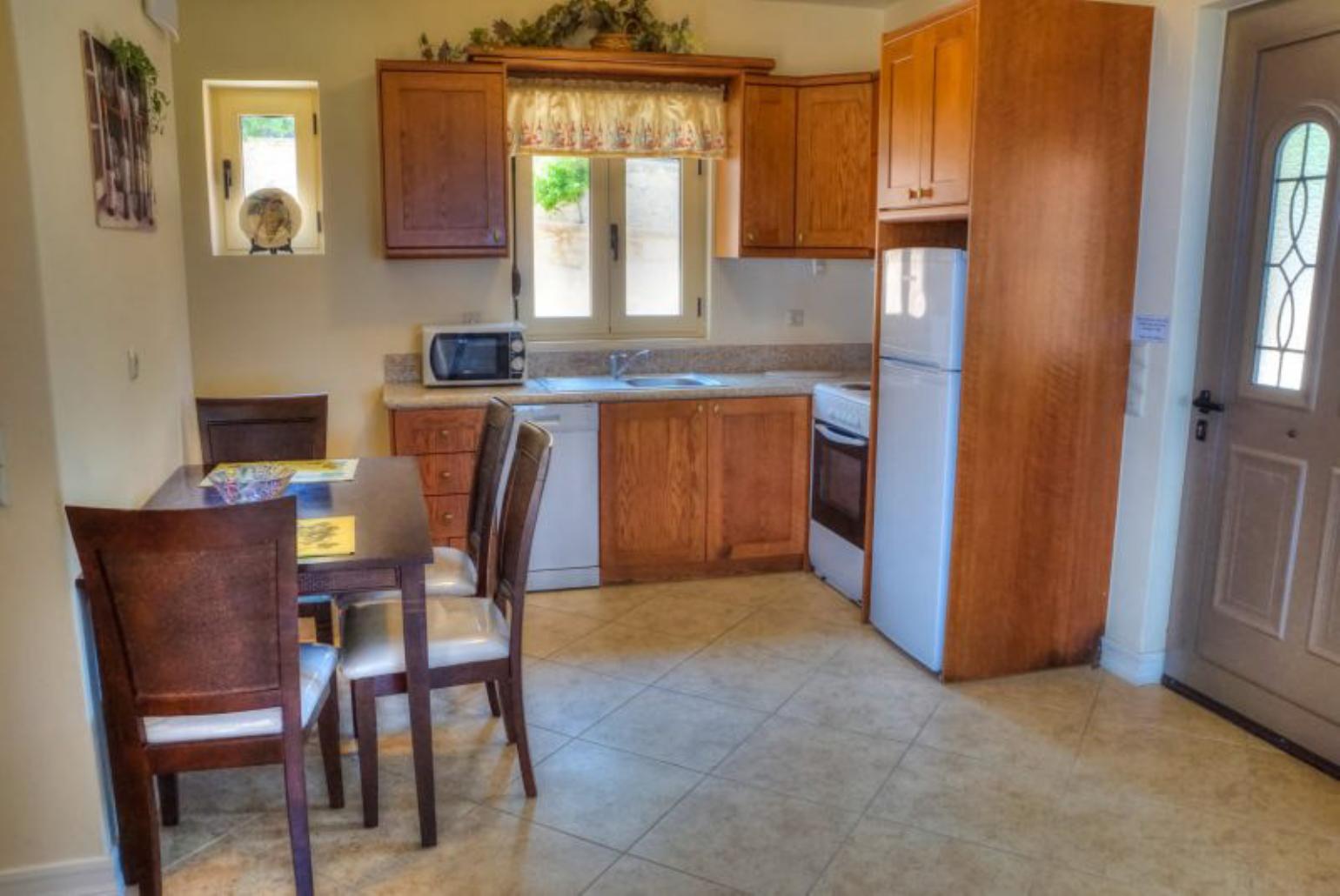 Equipped kitchen and dining area