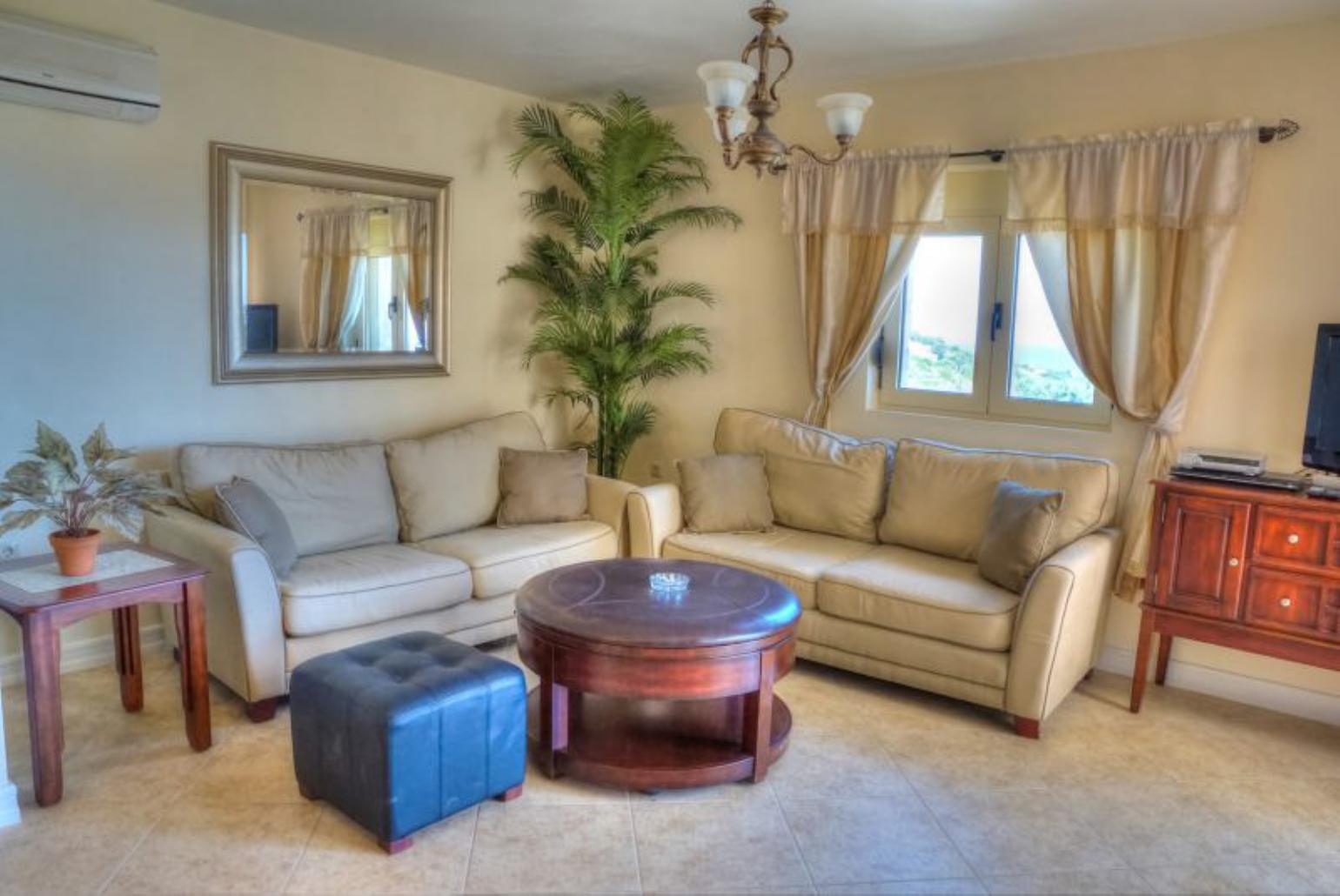 Living room with WiFi, TV, DVD player and terrace access