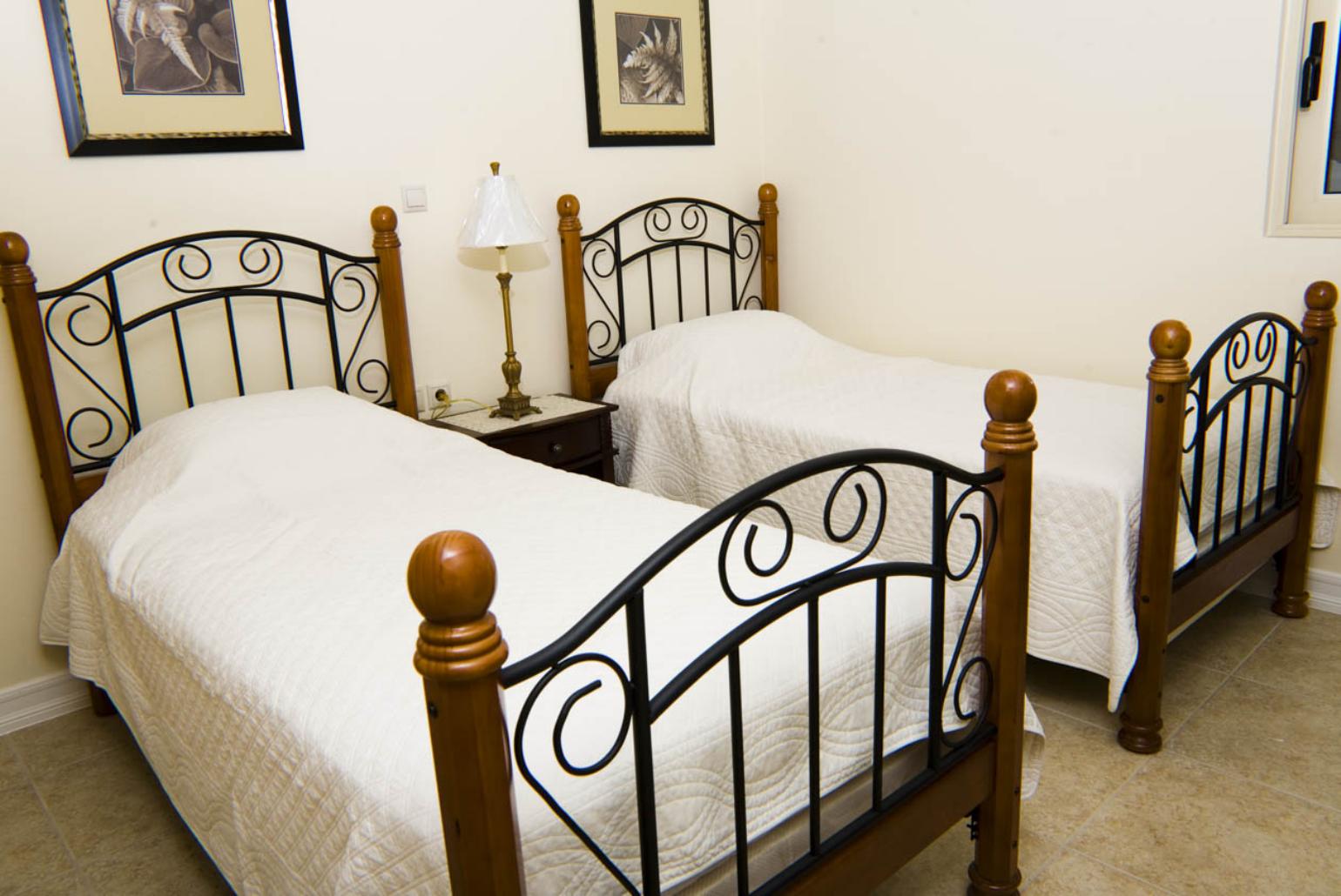Twin bedroom with A/C