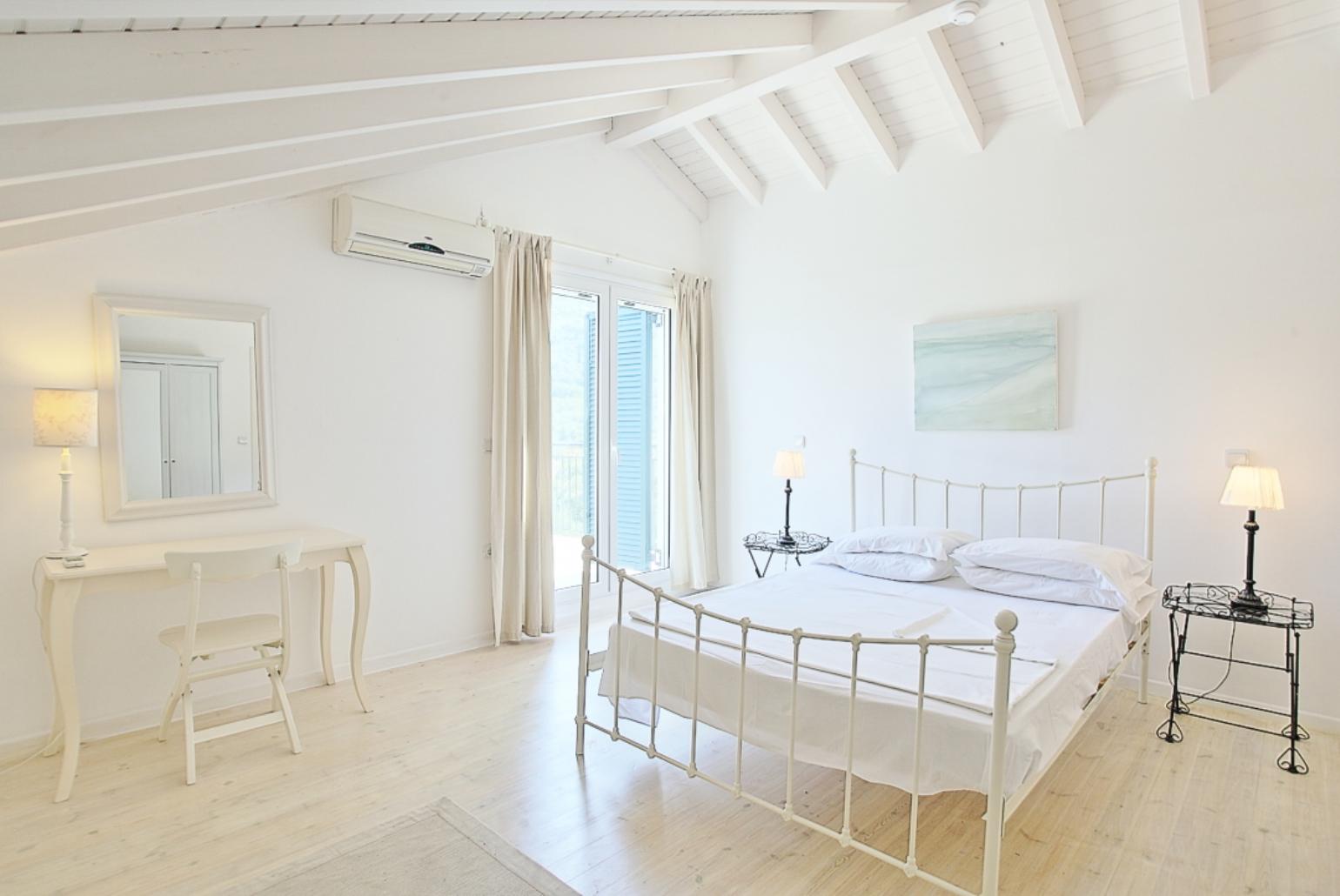 Double bedroom with A/C, en suite bathroom and terrace access