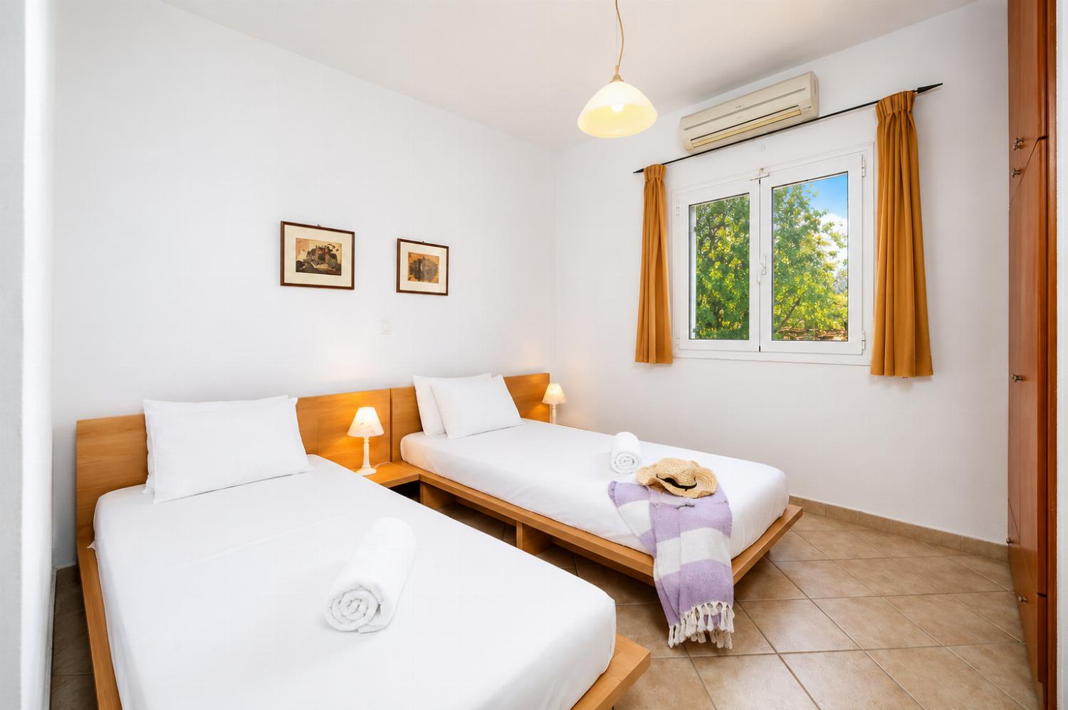 Twin bedroom with A/C