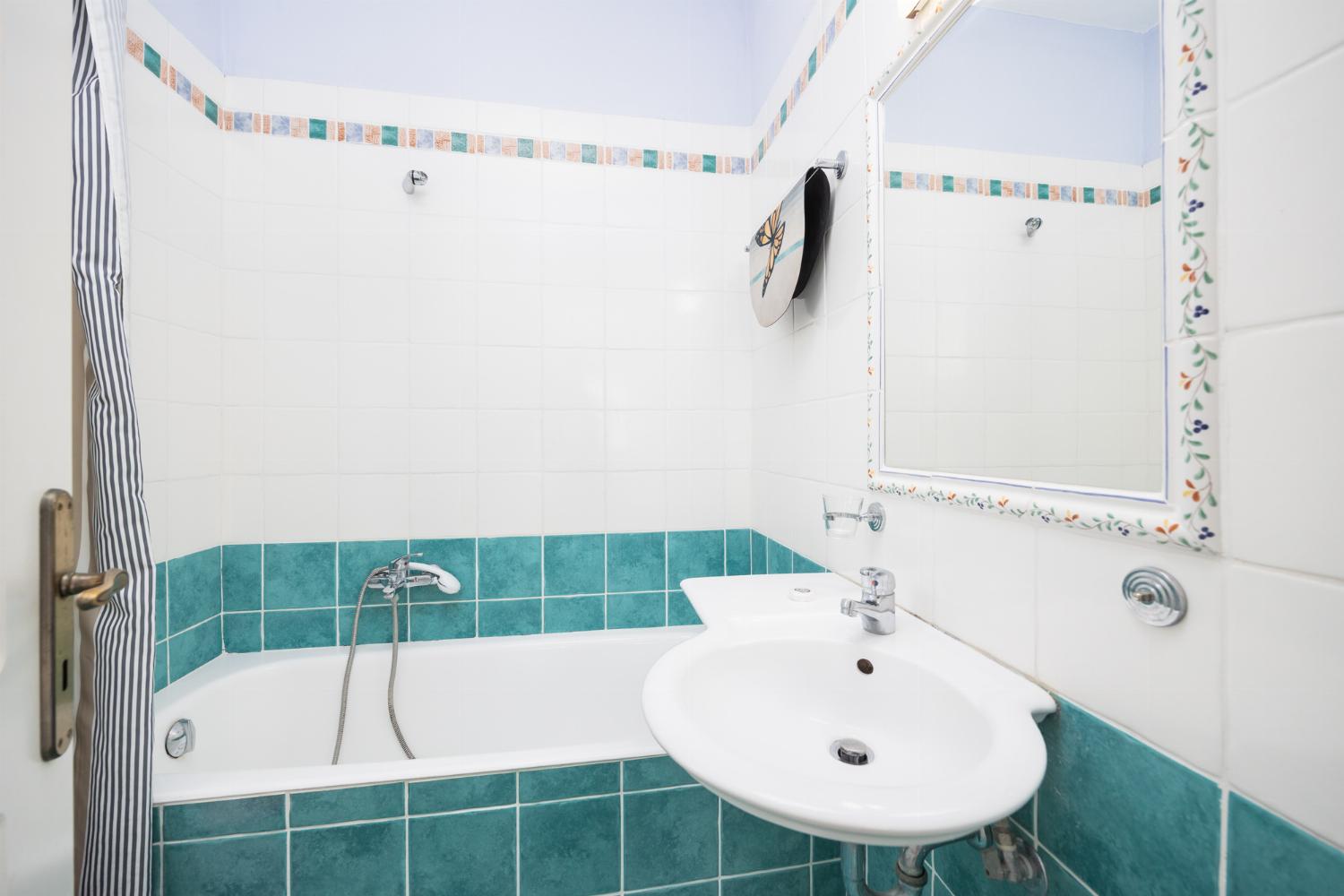 En suite bathroom with shower