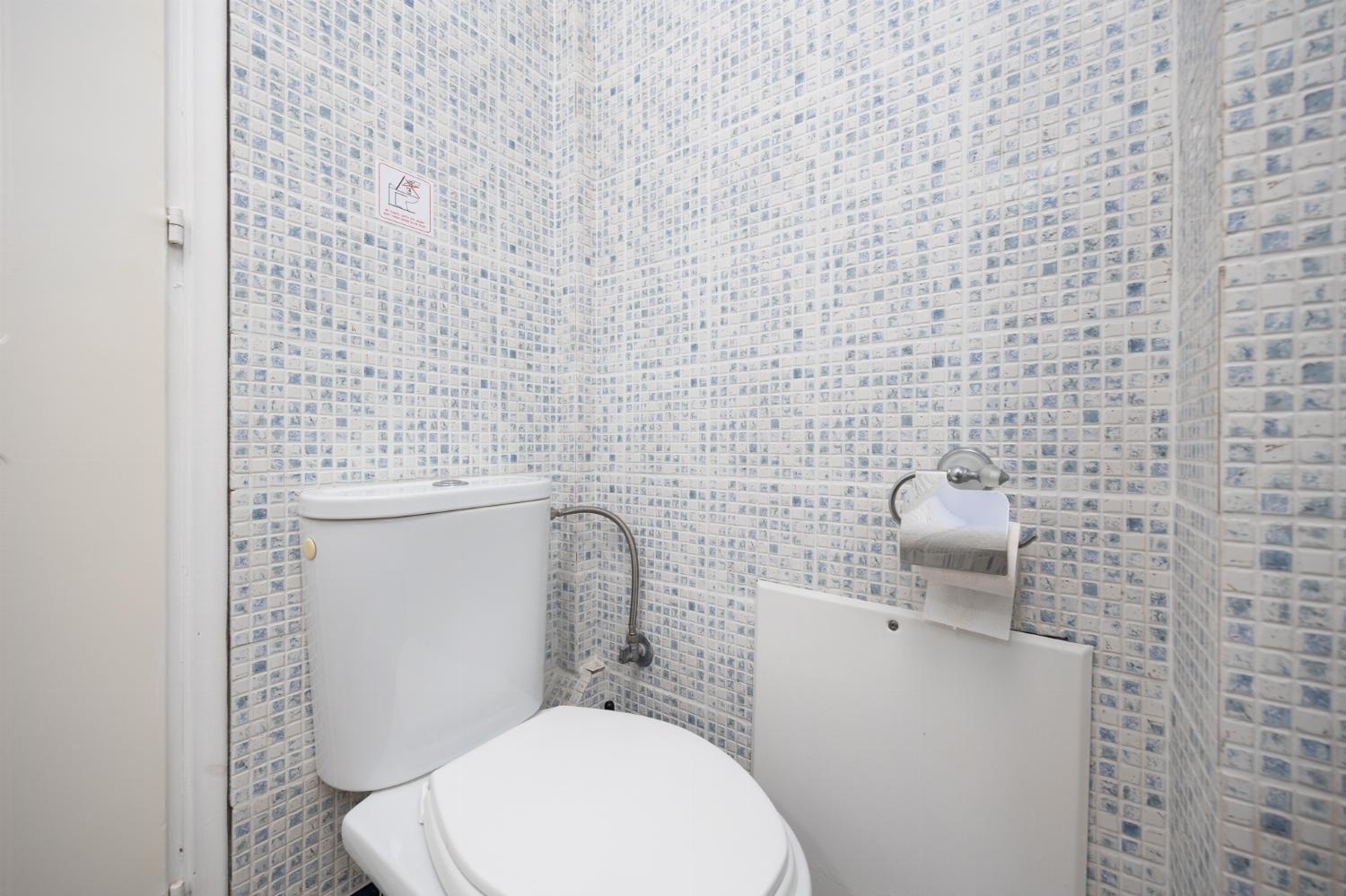 En suite bathroom with shower
