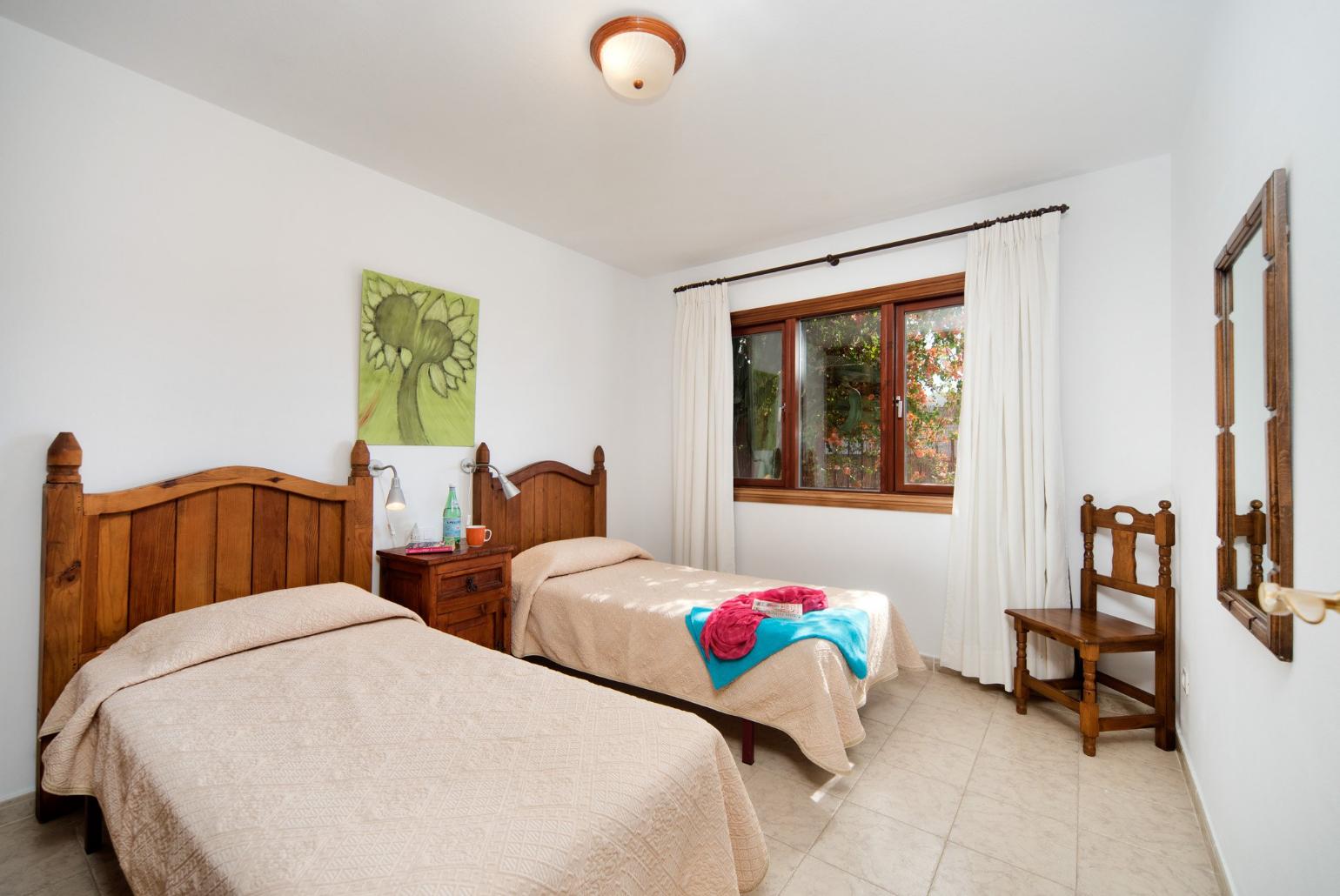 Twin bedroom 