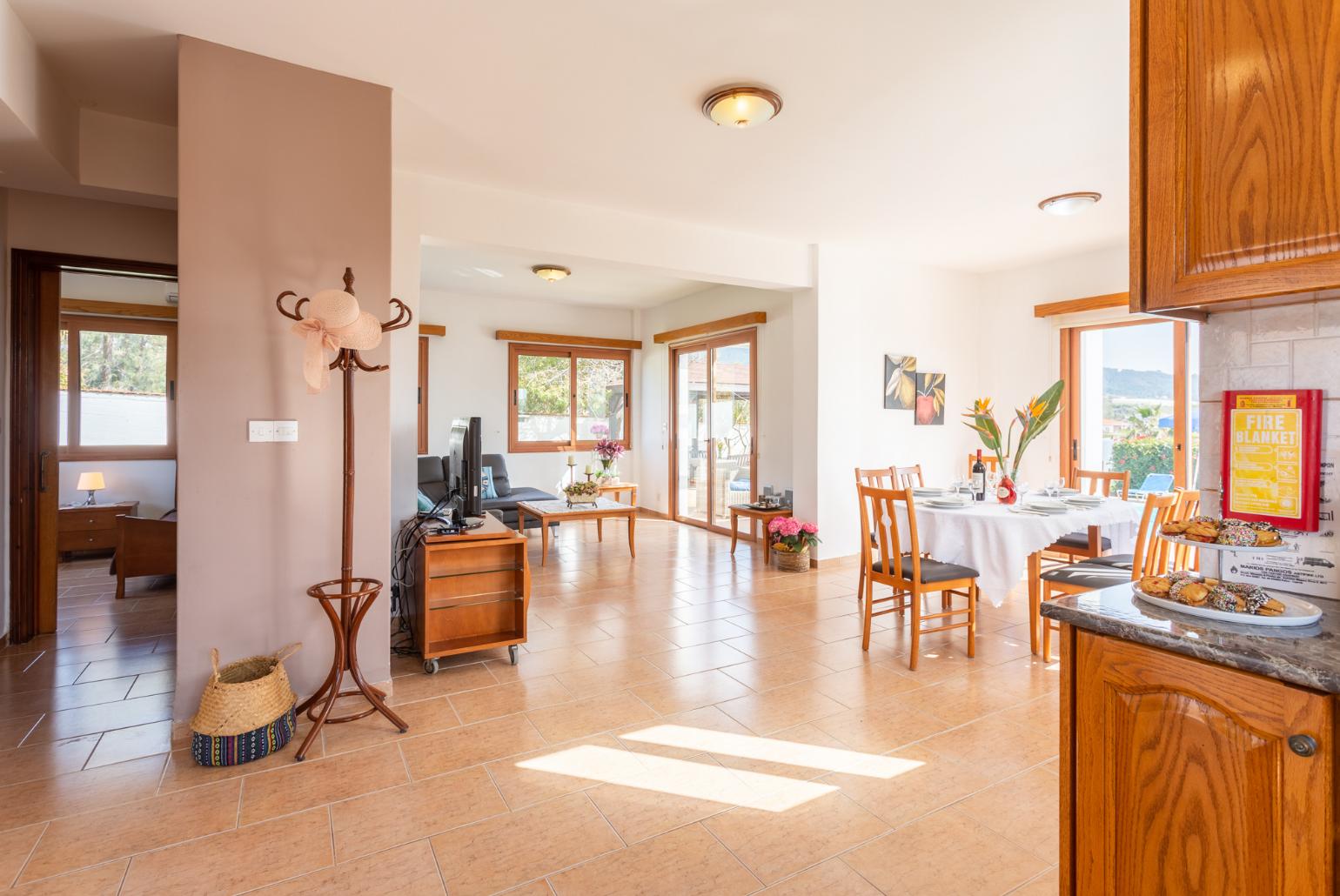 Open-plan living room with sofa, dining area, kitchen, A/C, WiFi internet, satellite TV, and sea views