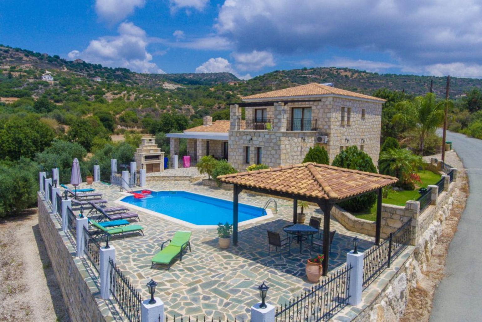 ,Beautiful Villa with Private Pool, Terrace and Garden
