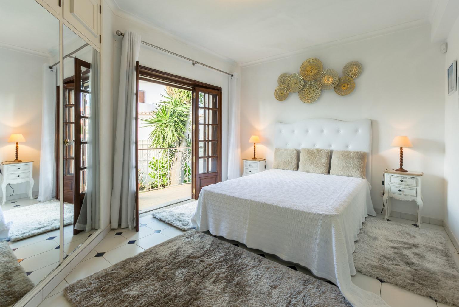 Double bedroom with en-suite bathroom and  terrace access