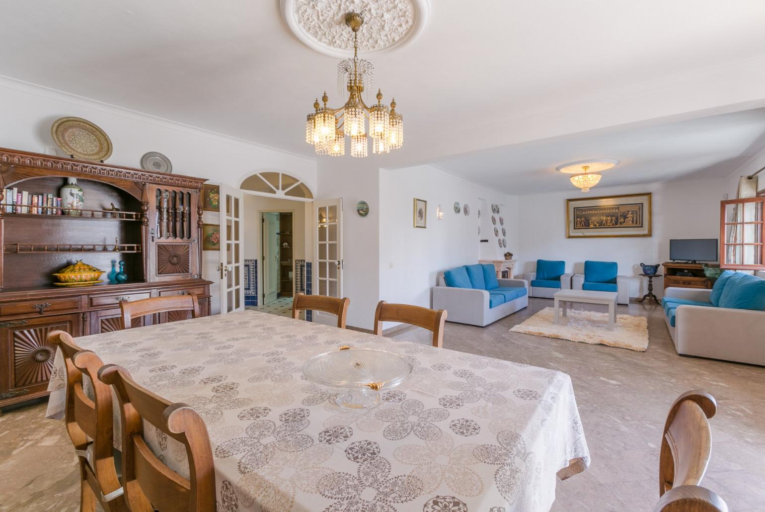 Open-plan living room with dining area 