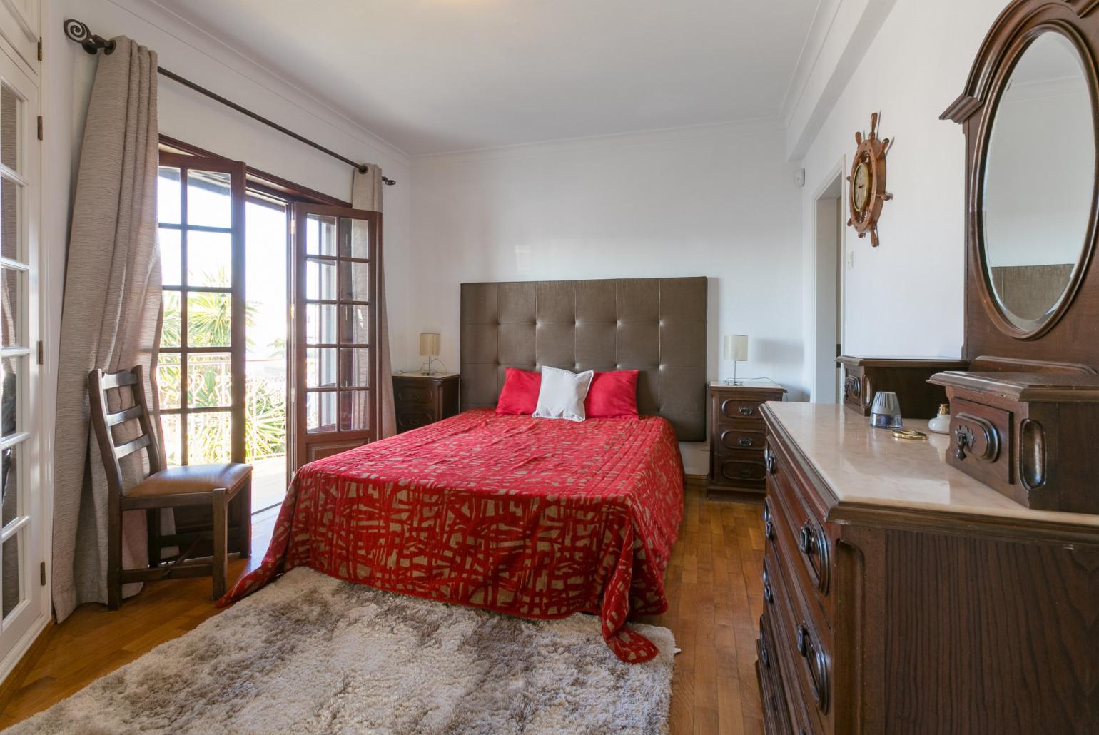 Double bedroom with en-suite bathroom and  terrace access