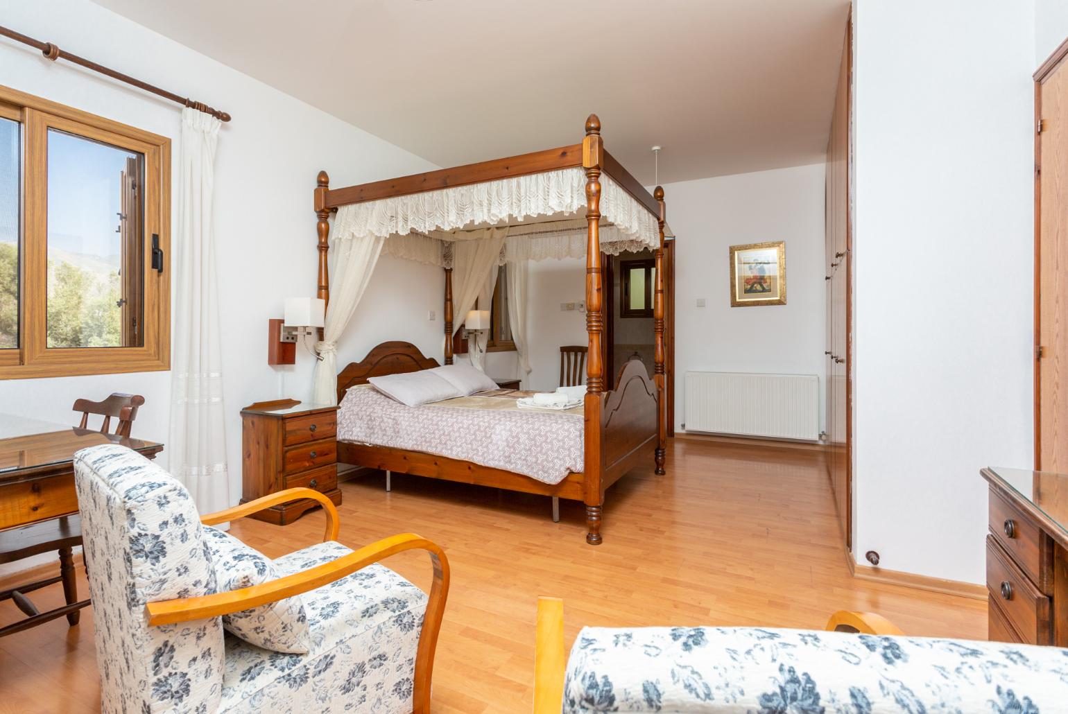 Double bedroom with en suite bathroom, A/C, seating, and balcony access with sea views