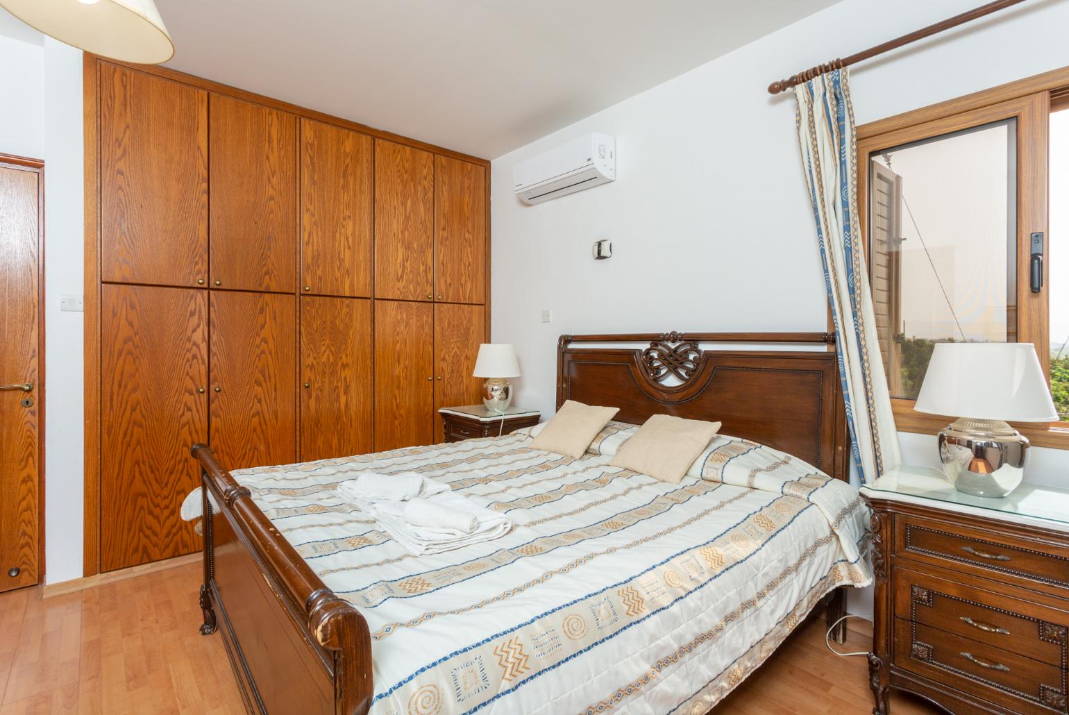 Double bedroom with en suite bathroom, A/C, and sea views