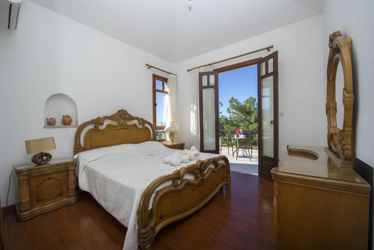 Double bedroom with A/C, en suite bathroom and terrace access