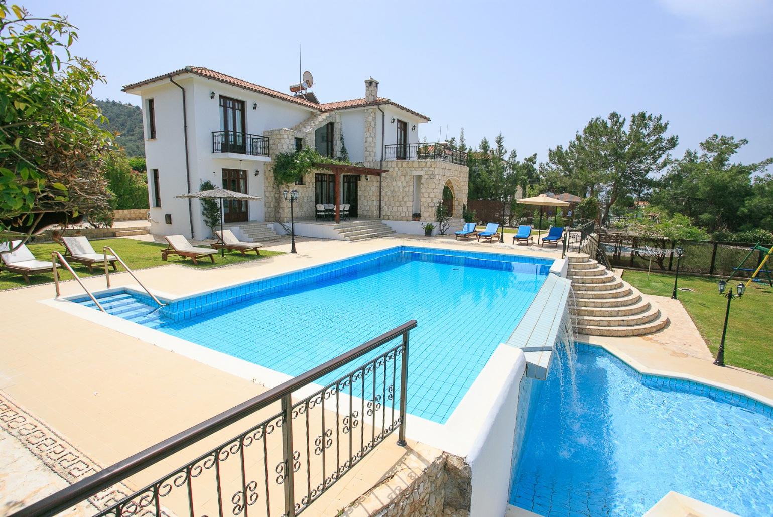 Beautiful Villa with Private Pool, Terrace and Garden