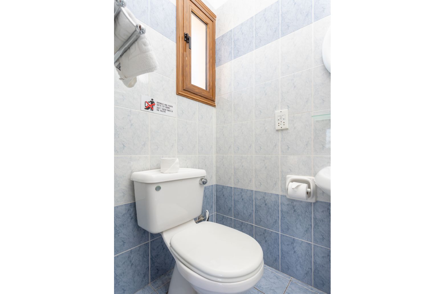 En suite bathroom with shower