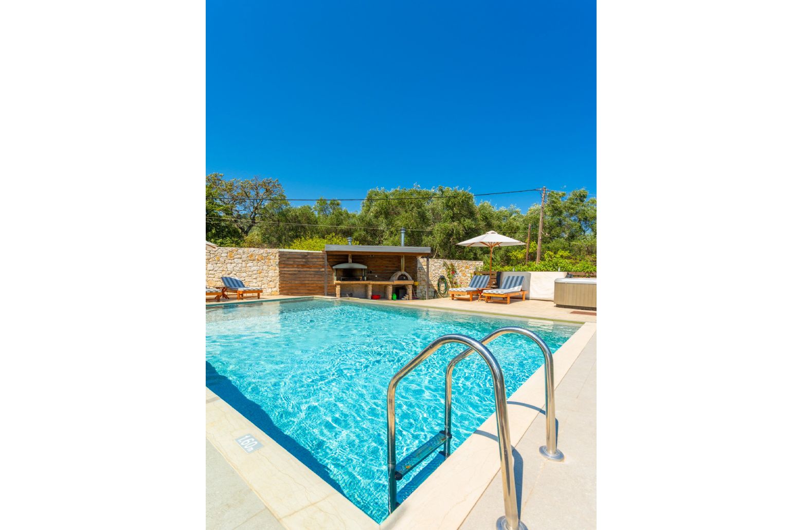 Private pool and terrace