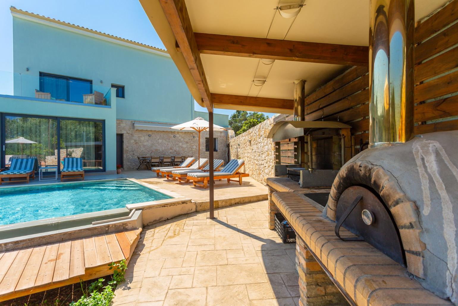 Sheltered terrace area with BBQ and wood-fired oven