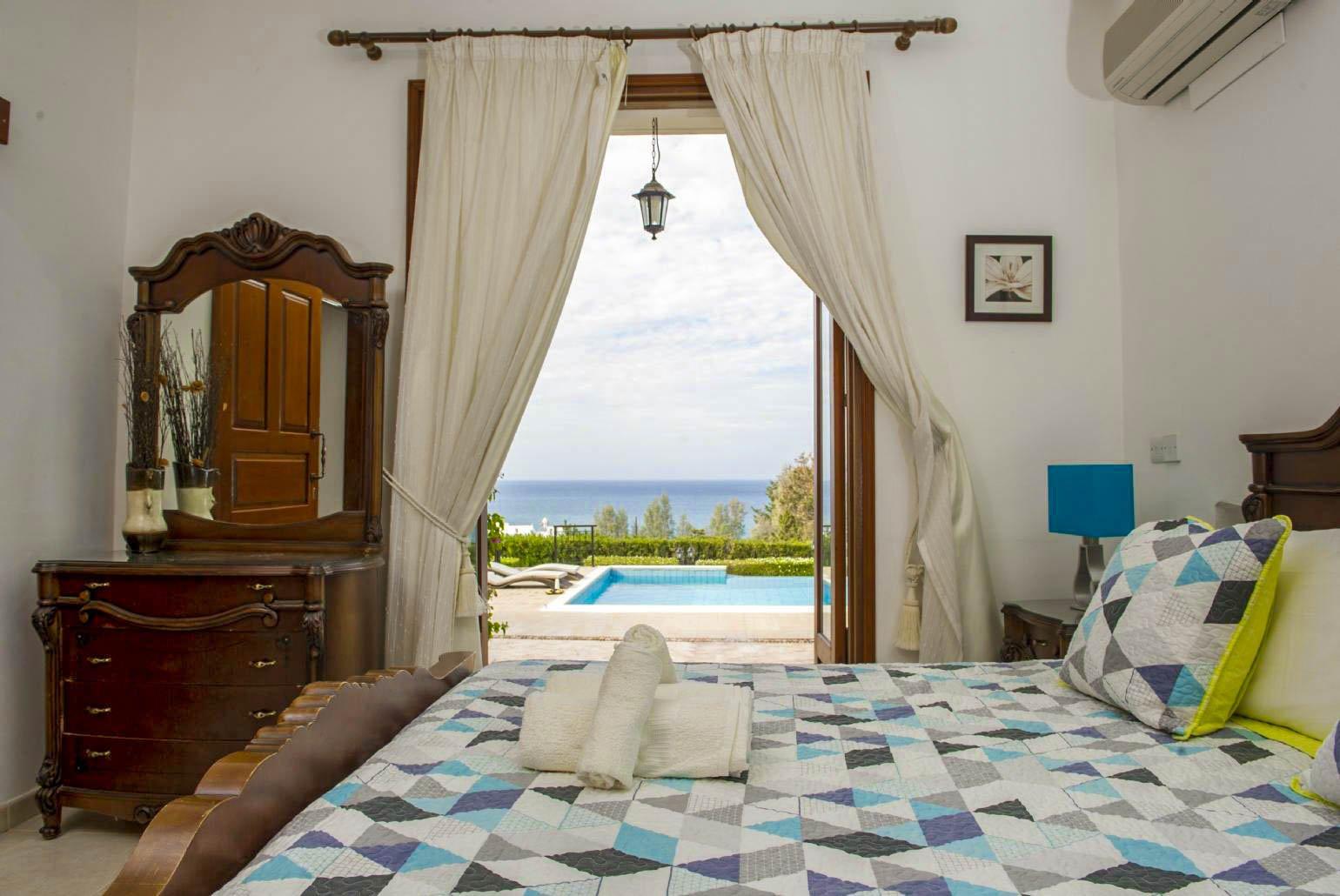 Double bedroom with pool view 